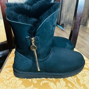 UGG Bailey Zip Boots Flat Black Twinface Sheepskin Sz 9